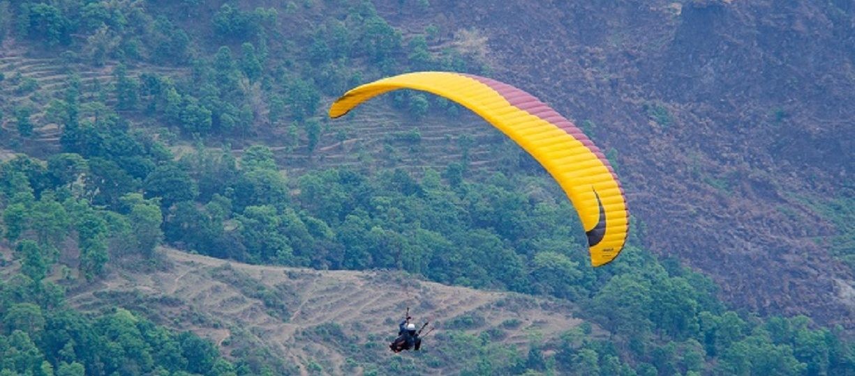 Army man dies in paragliding accident