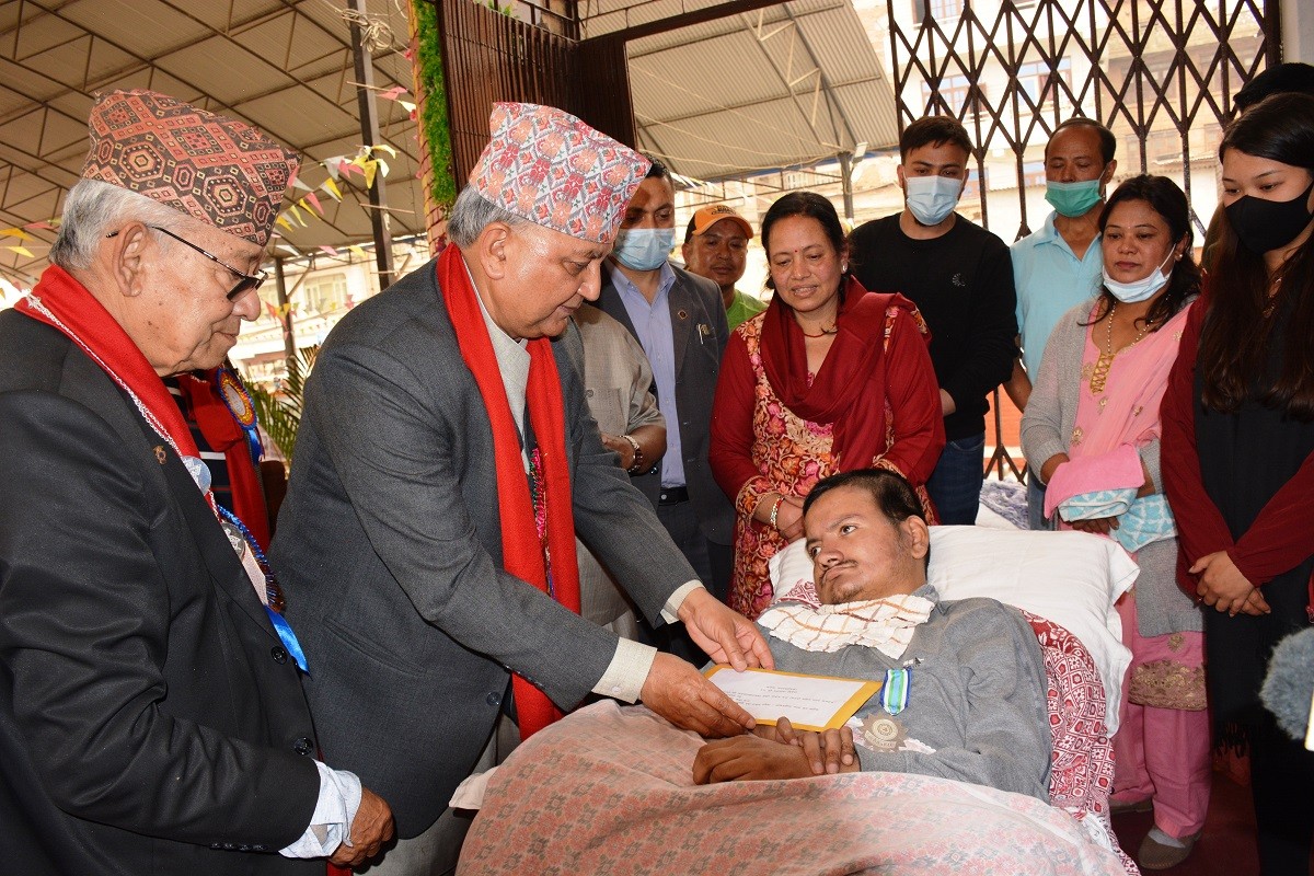 Mukesh honoured with 'Banepa Tara' award