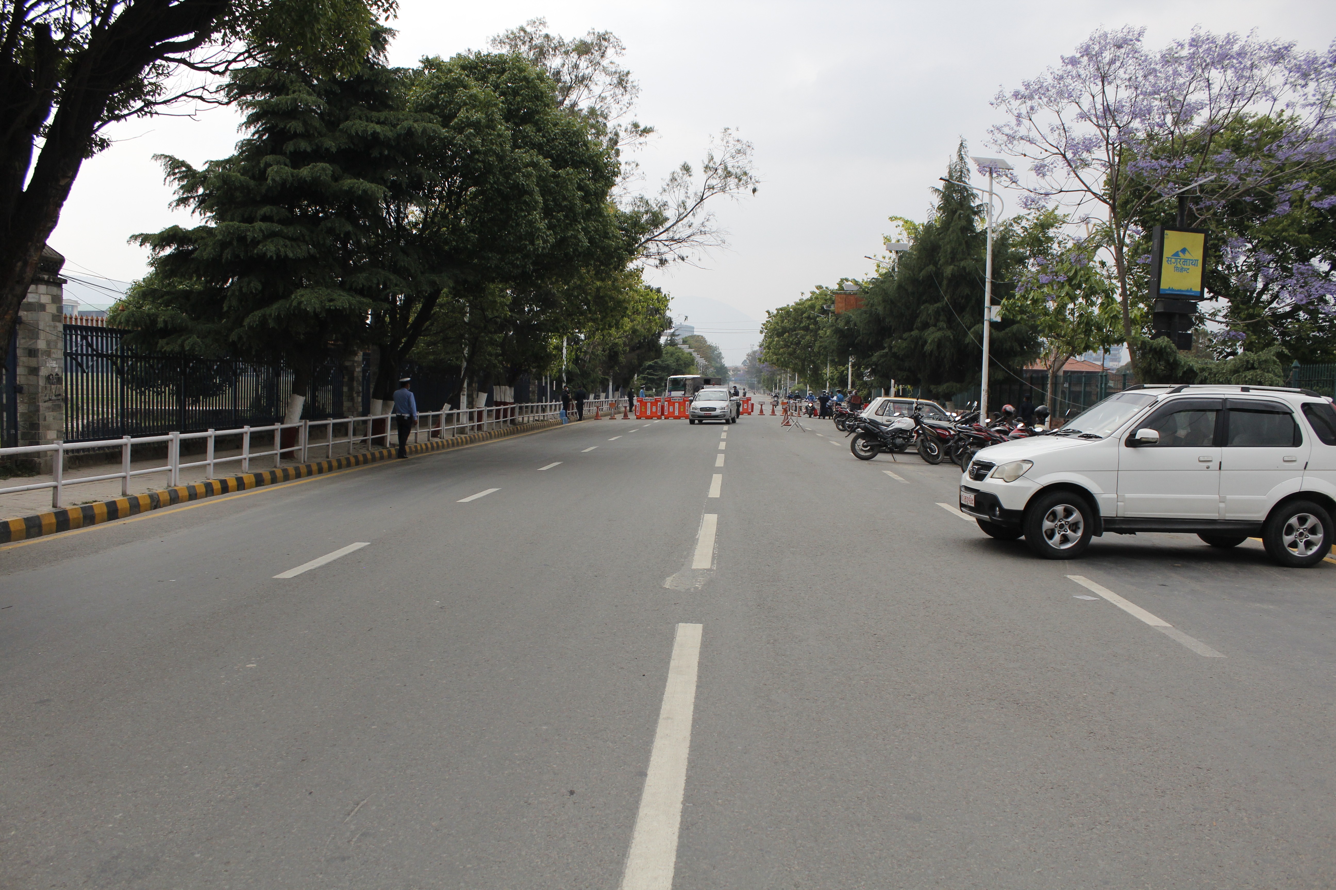 काठमाडौँ उपत्यकामा  निषेधाज्ञा  केही खुकुलो :  पसल खुल्ने गरी निषेधाज्ञा एक हप्ता थपिने