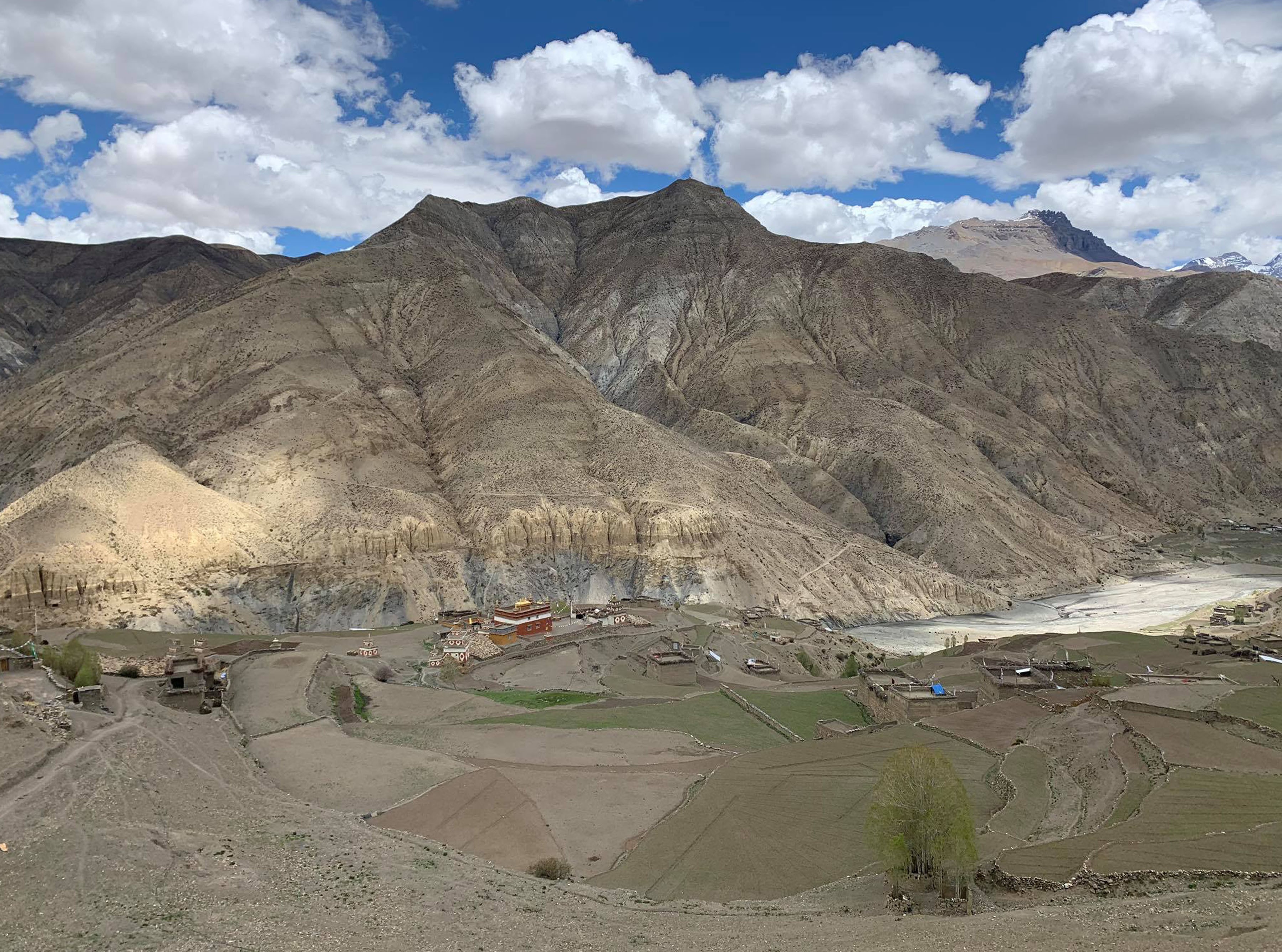 उपल्लो डोल्पामा किट अभाव, कोभिड लक्षणका बिरामी थलिए