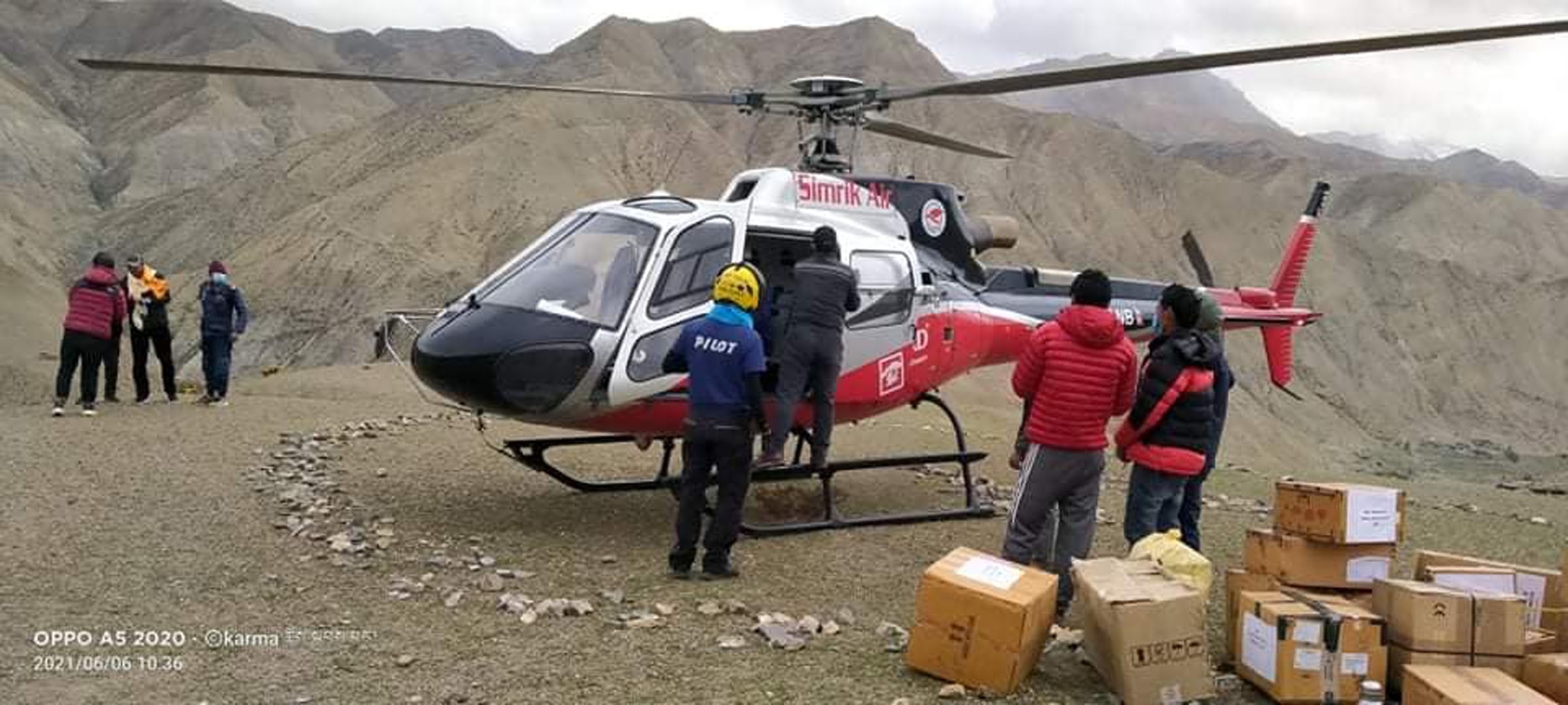 उपल्लो डोल्पामा हेलिकोप्टरबाट औषधि ढुवानी