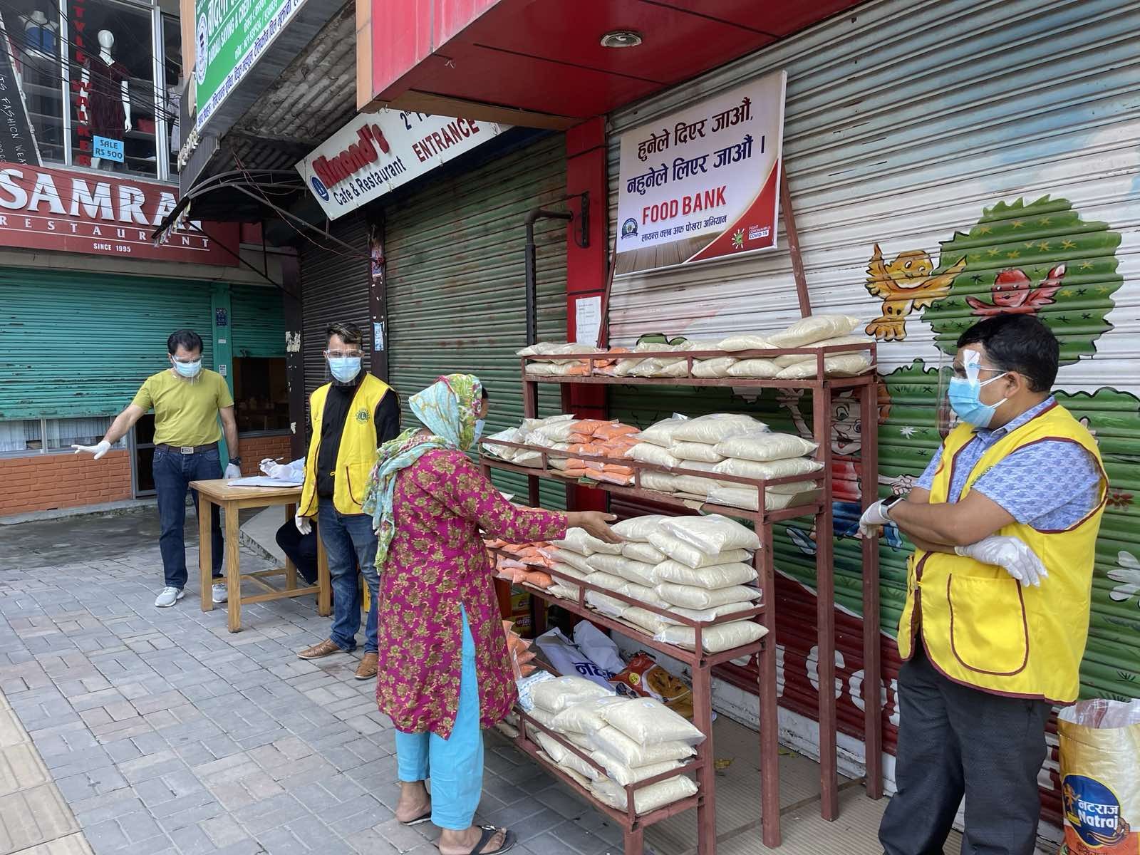 हुनेले दिएर जाऔँ, नहुनेले लिएर जाऔँ