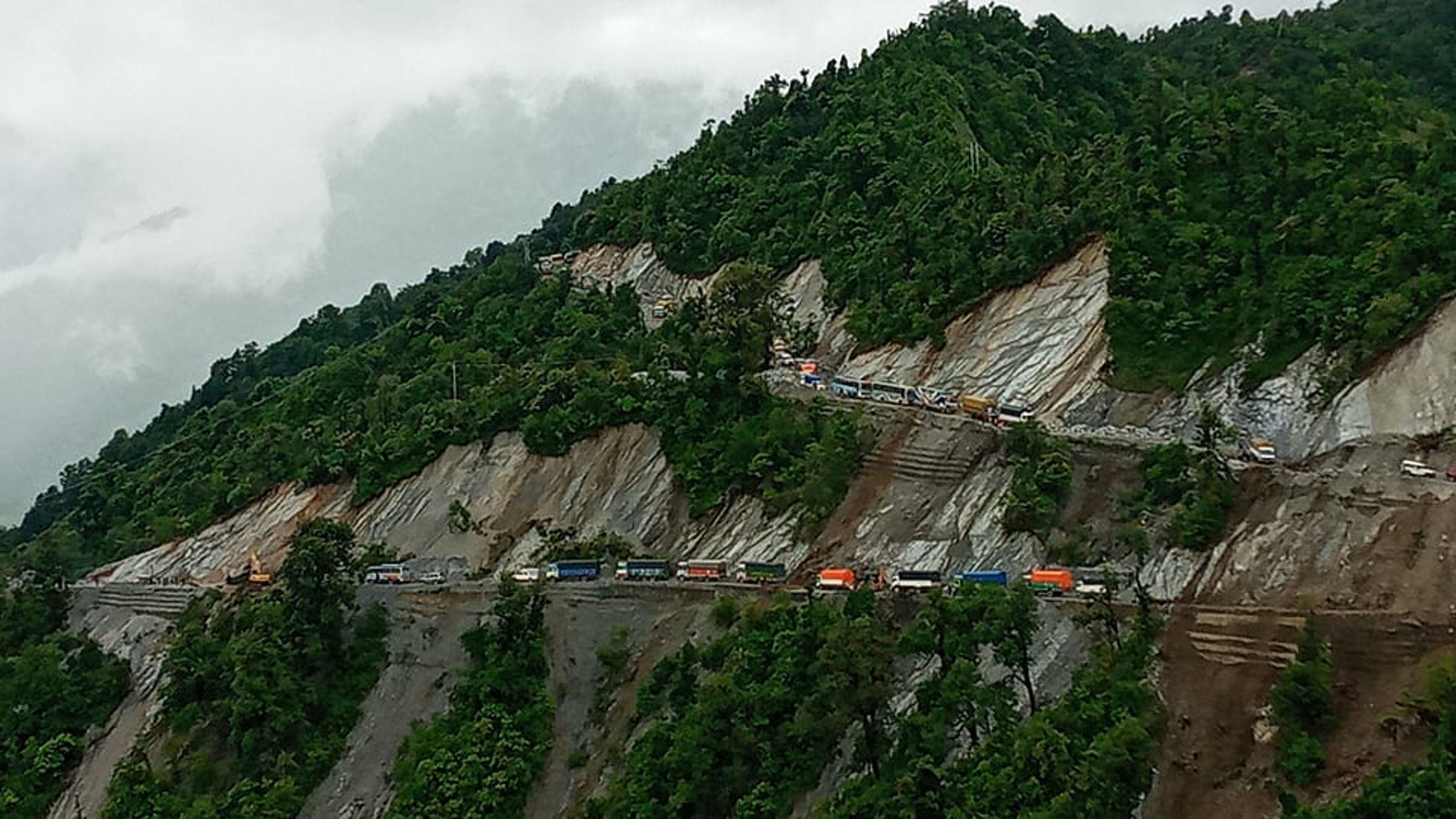 दुई दिनपछि खुल्यो अवरुद्ध राजमार्ग