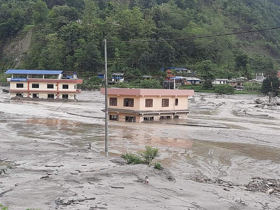  सिन्धुपाल्चोकको बाढीमा दुई चिनियाँ र एक भारतीयको मृत्यु