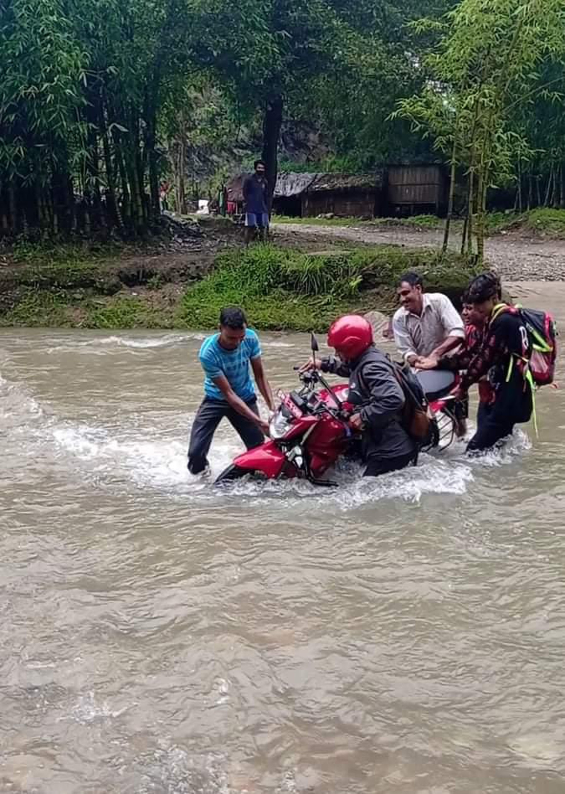 राजमार्गमा पुल नहुँदाको समस्या