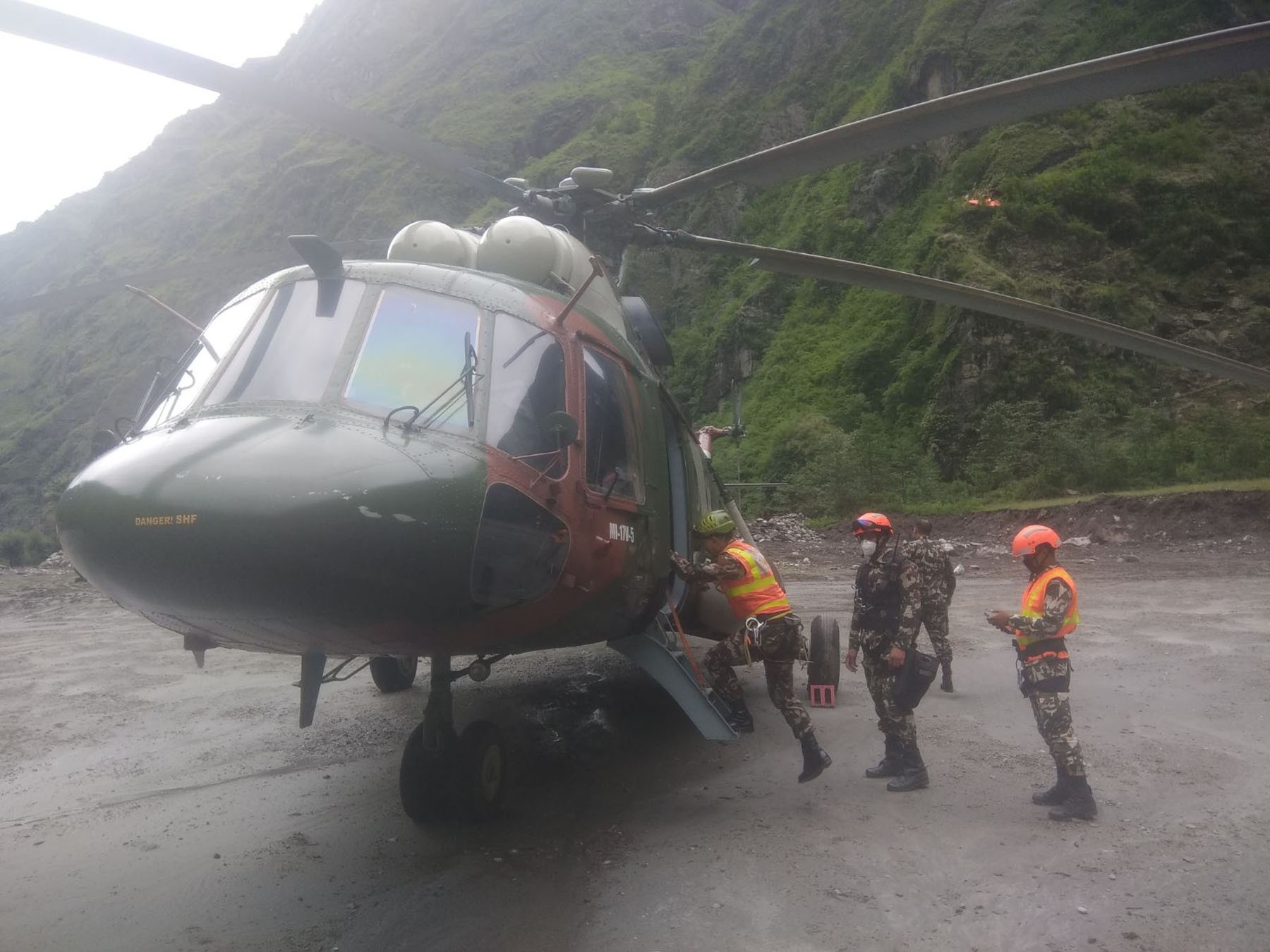 हेलिकप्टरबाट खोप