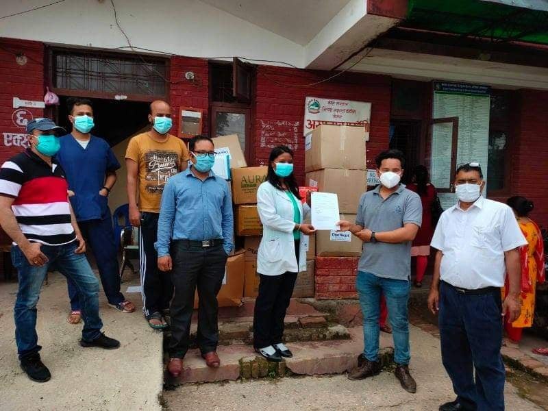 वनहर्टद्वारा बीस लाखको स्वास्थ्य सामग्री सहयोग