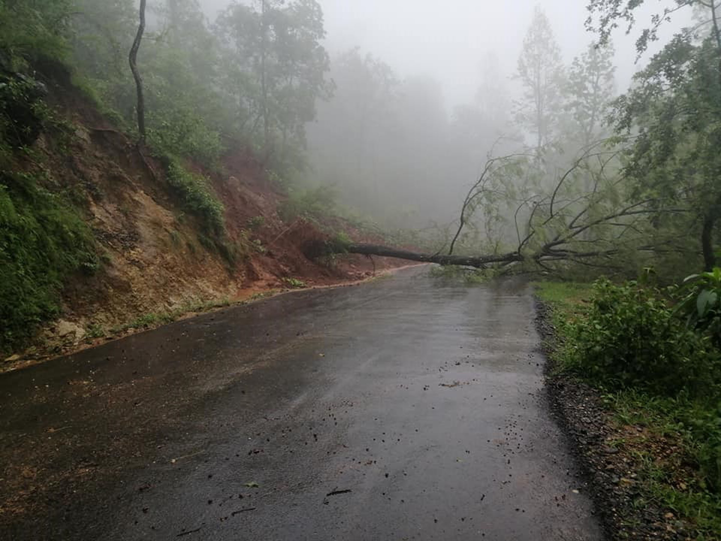 दुई दिनमा २३ सडक अवरुद्ध