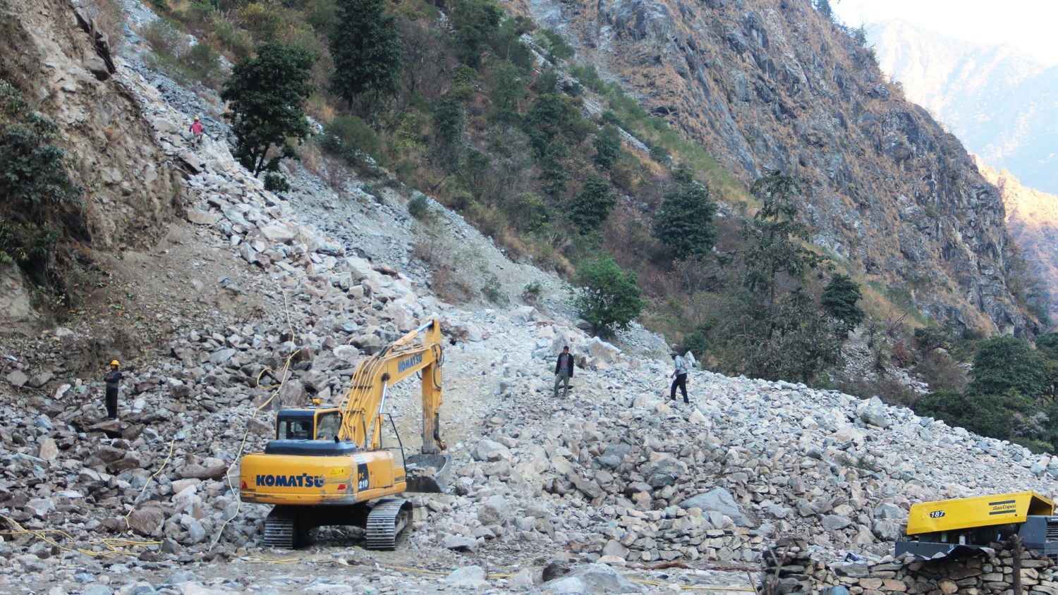 समयमा सकिँदैनन् ठूला विकासे आयोजना