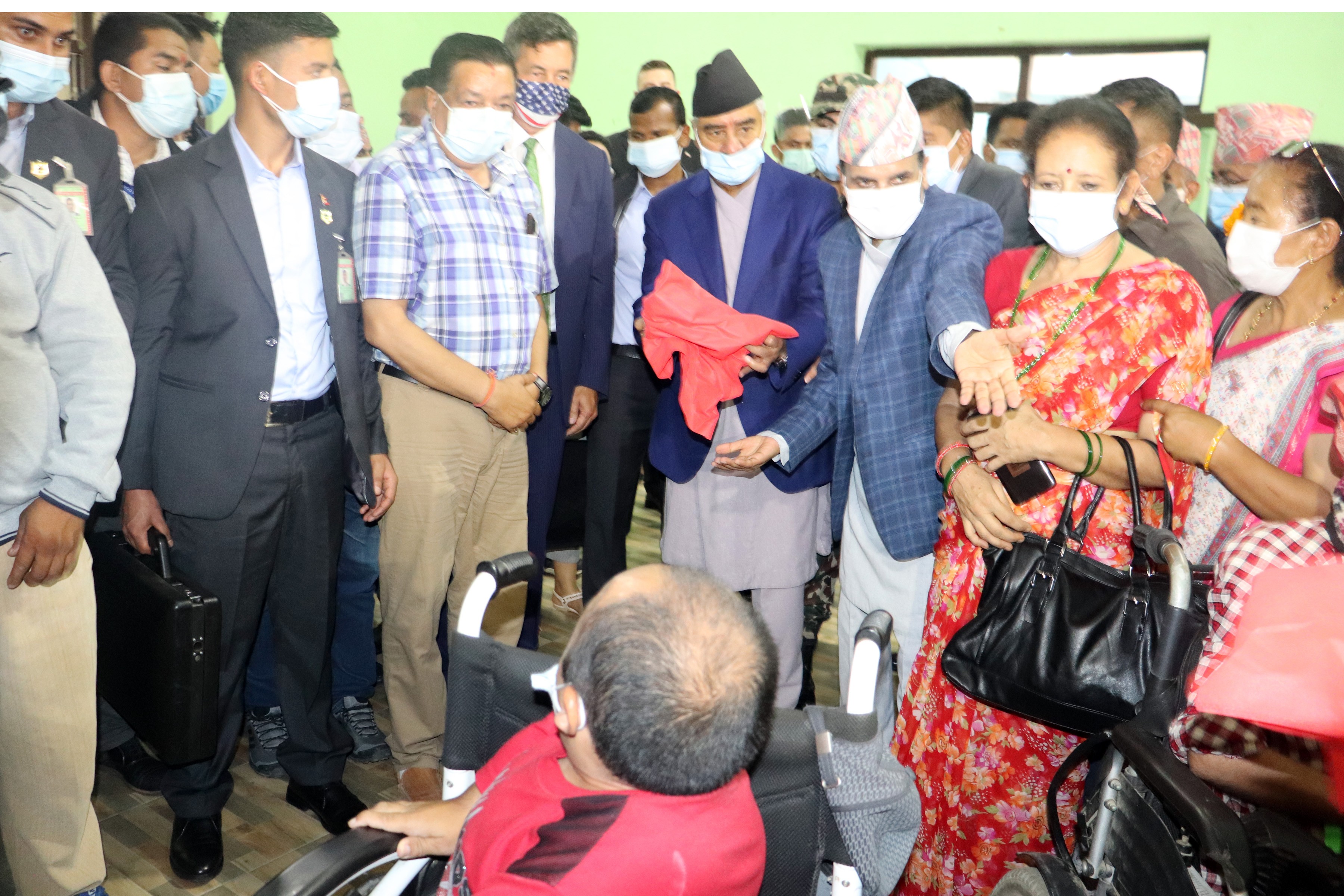 PM Deuba and US ambassador visit vaccination centre