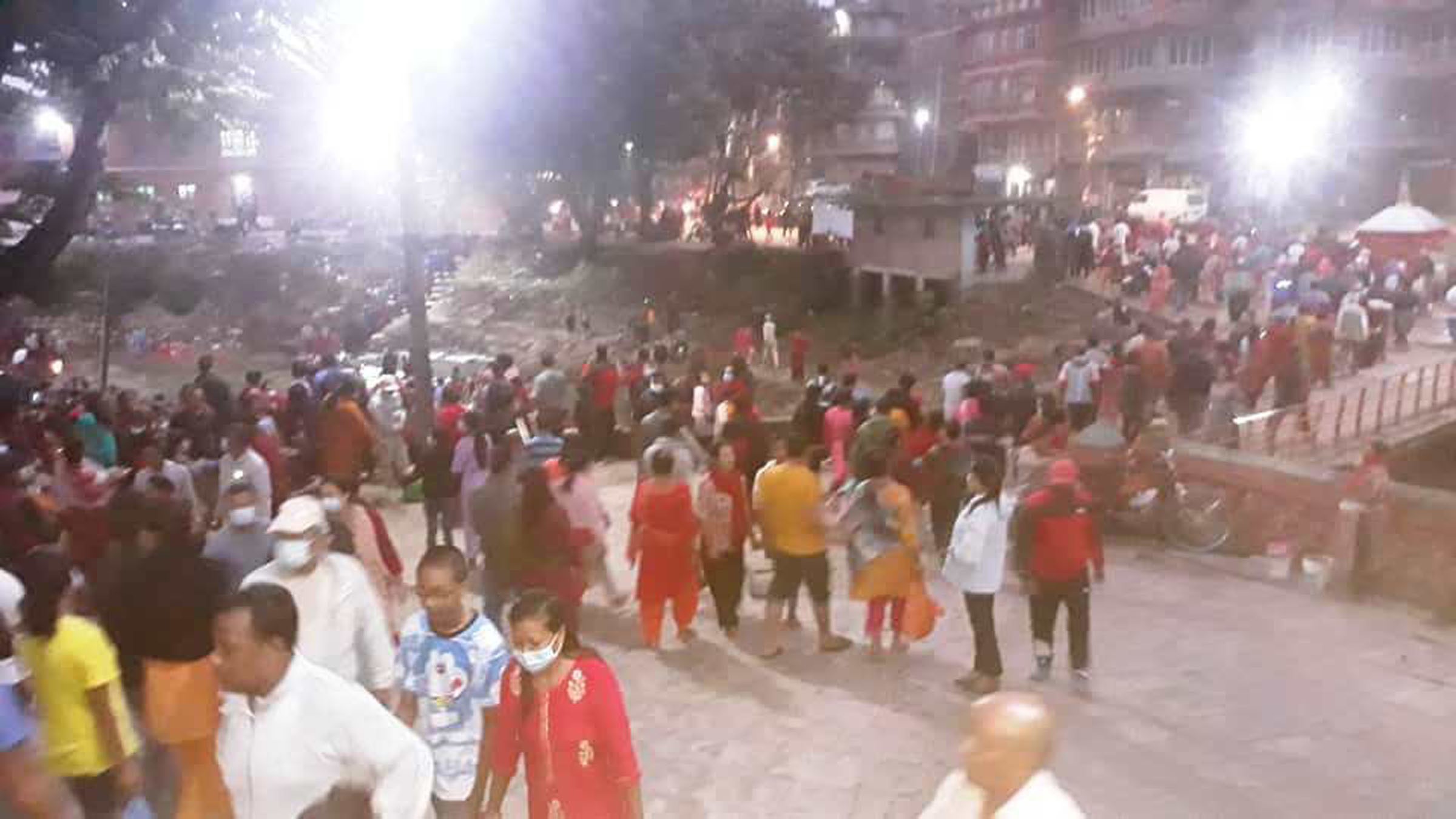 शक्तिपीठमा बिहानैदेखि भक्तजनको चहलपहल