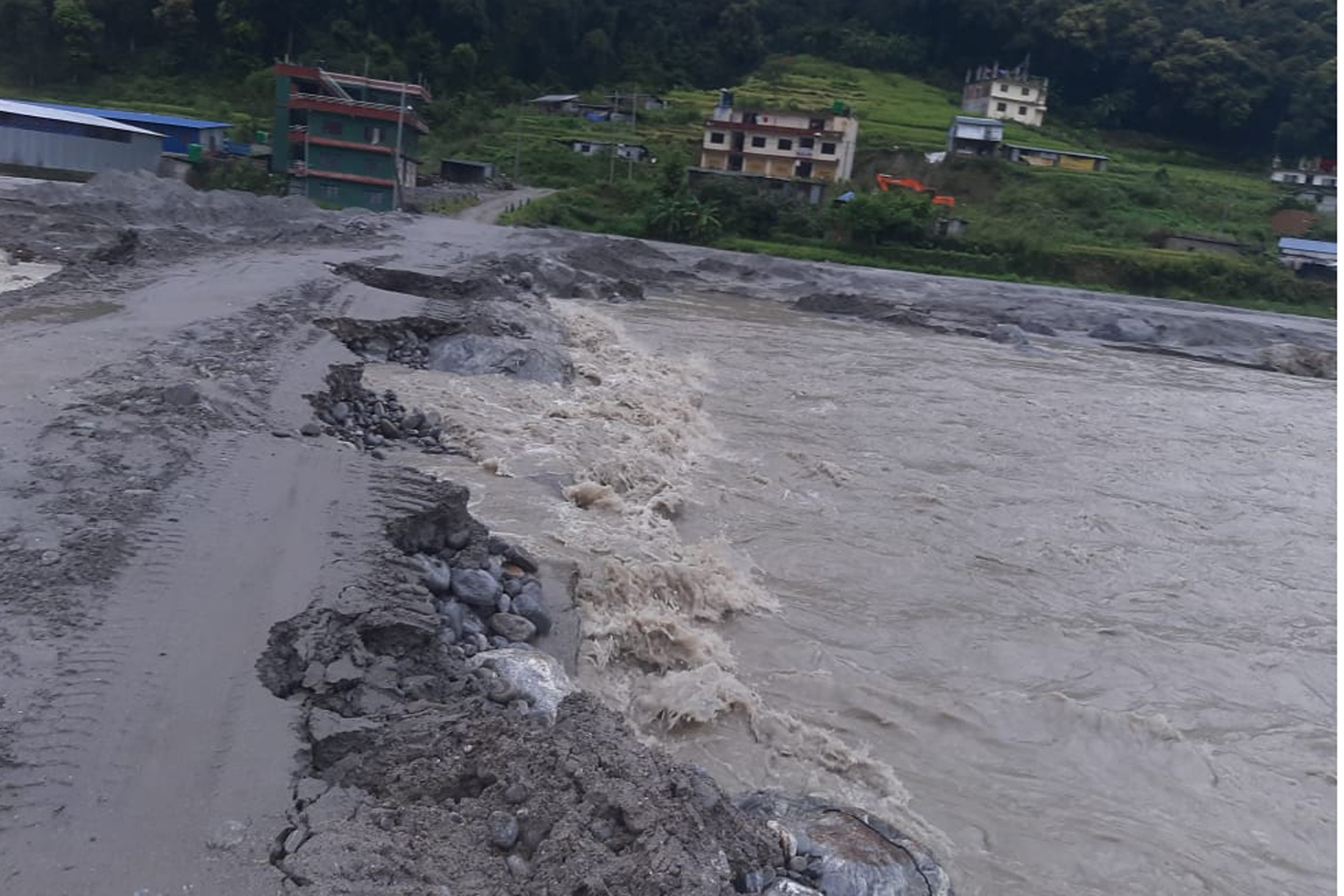 बाढीले यातायात सेवा अवरुद्व