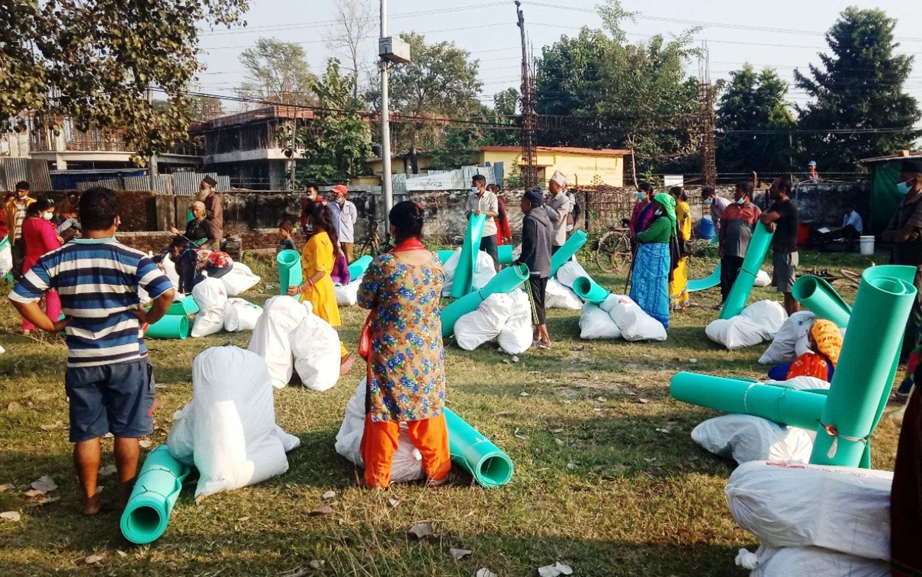 बाढी प्रभावितलाई राहत वितरण