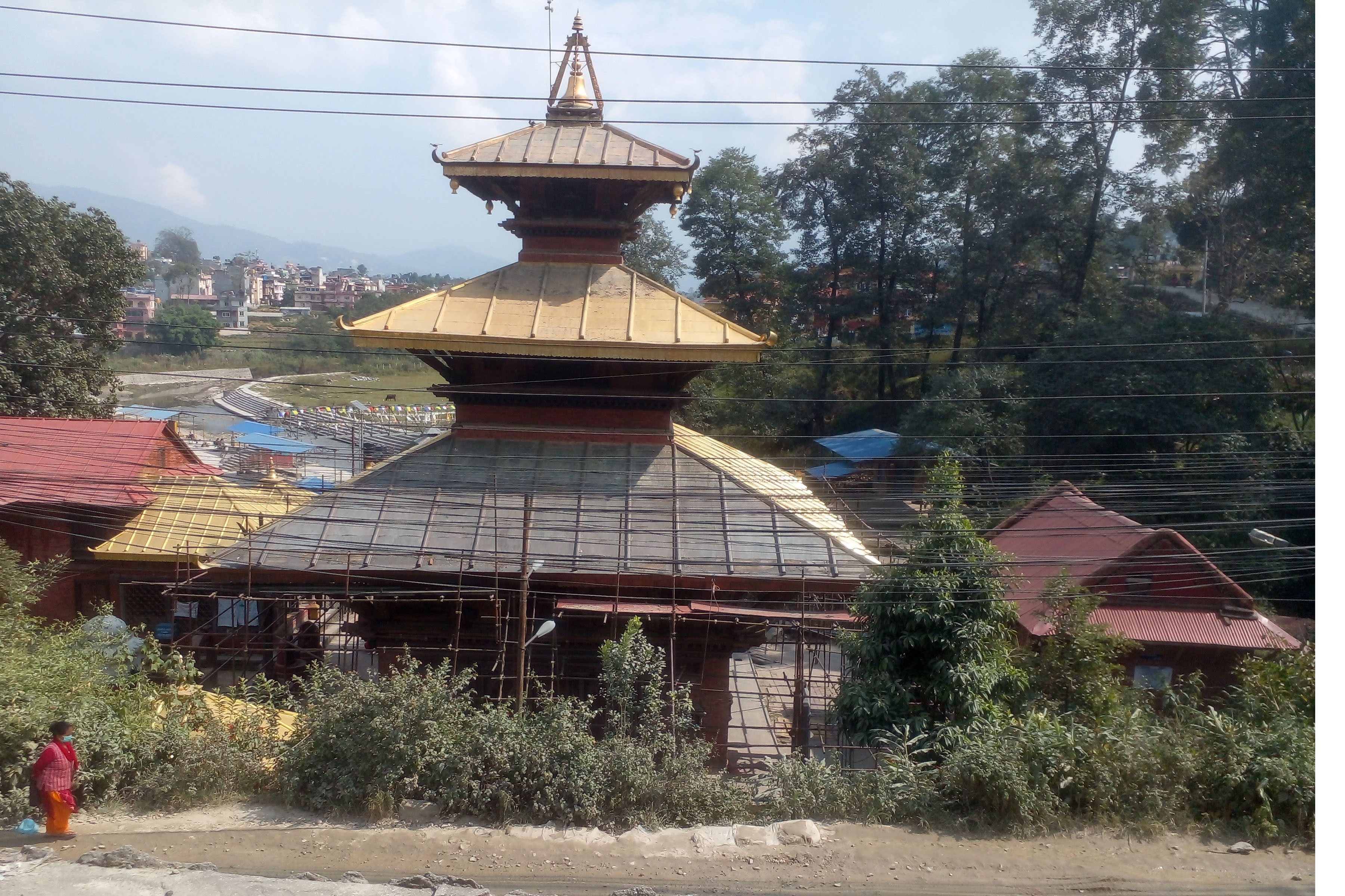 चार वर्षदेखि अलपत्र बन्यो गोकर्णेश्वरमा सुनको छाना लेपन