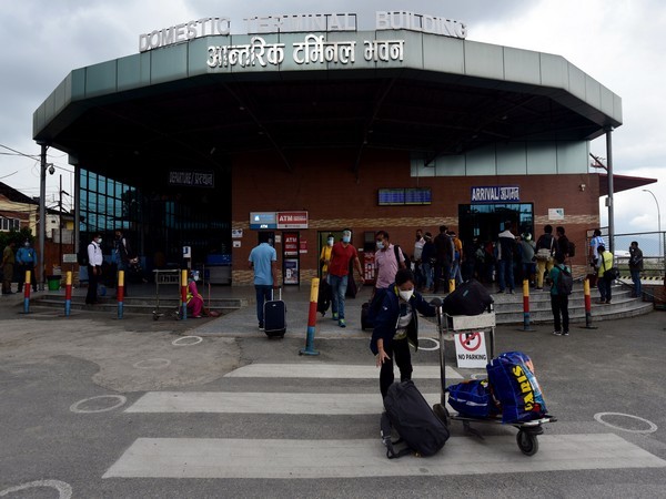 आन्तरिक यात्रुलाई गोल्डेन गेटबाटै निःशुल्क बस सेवा सुरु