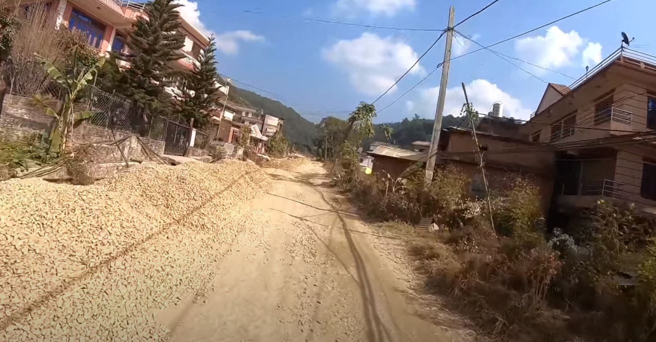 सात वर्षमा पनि बनेन नगरकोट सडक
