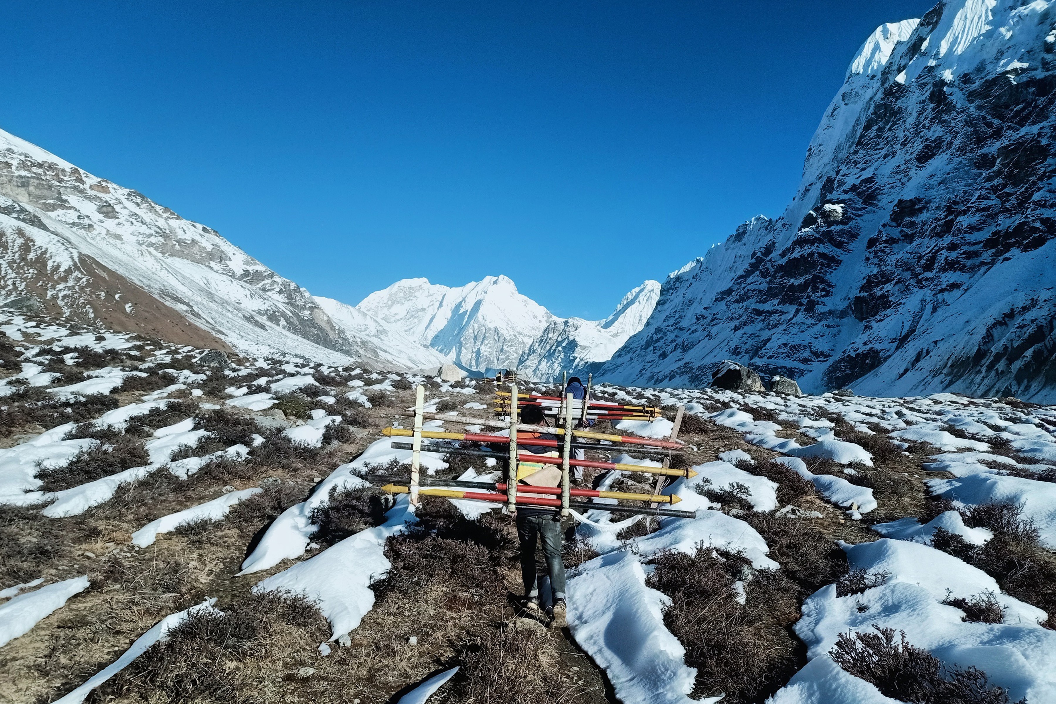 पर्यटकको  सहजताका लागि पदर्मागमा ‘स्नो पोल’