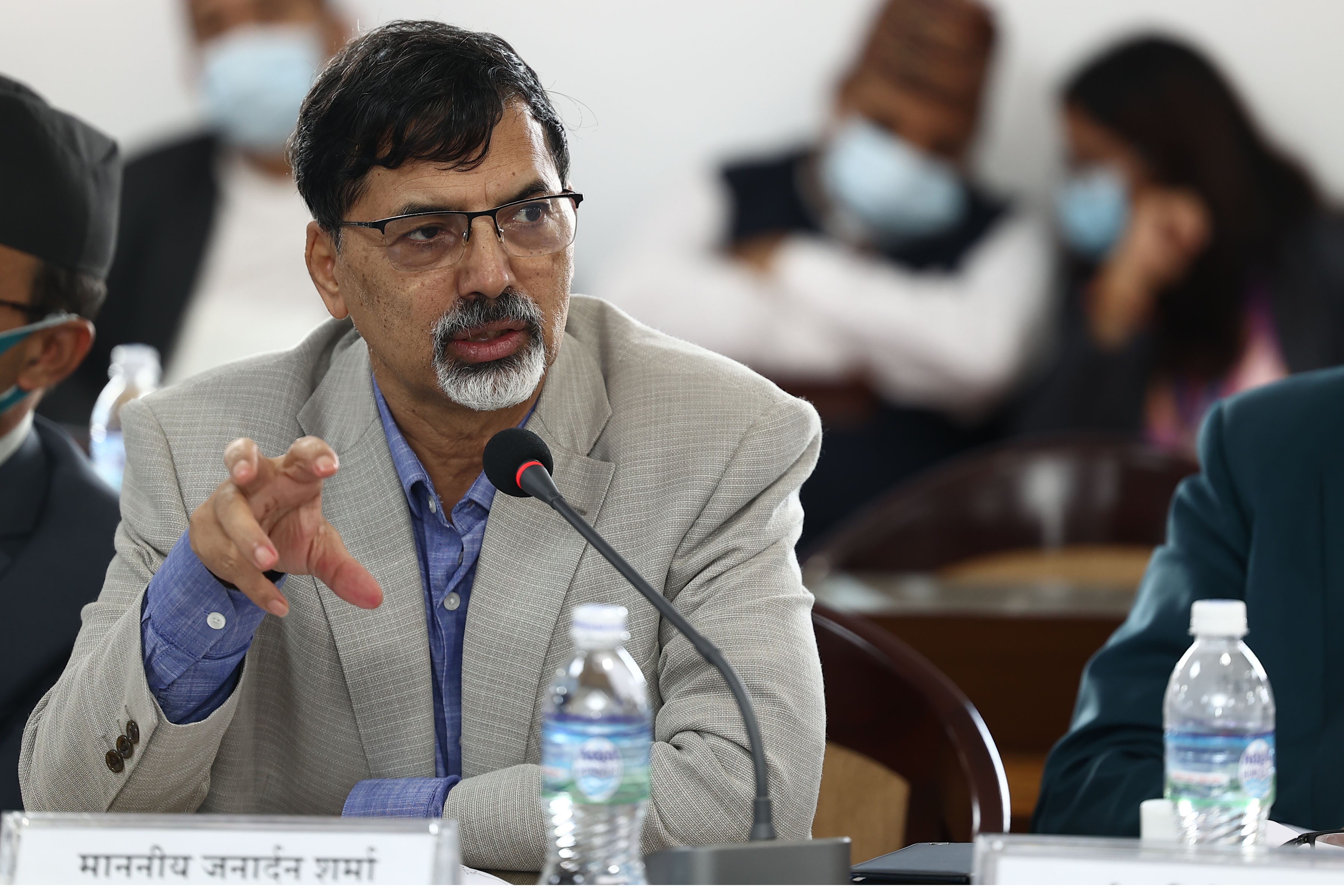 ‘डलर खाताको अनुमति दिनेबारे छलफल भइरहेको छ’: अर्थमन्त्री शर्मा