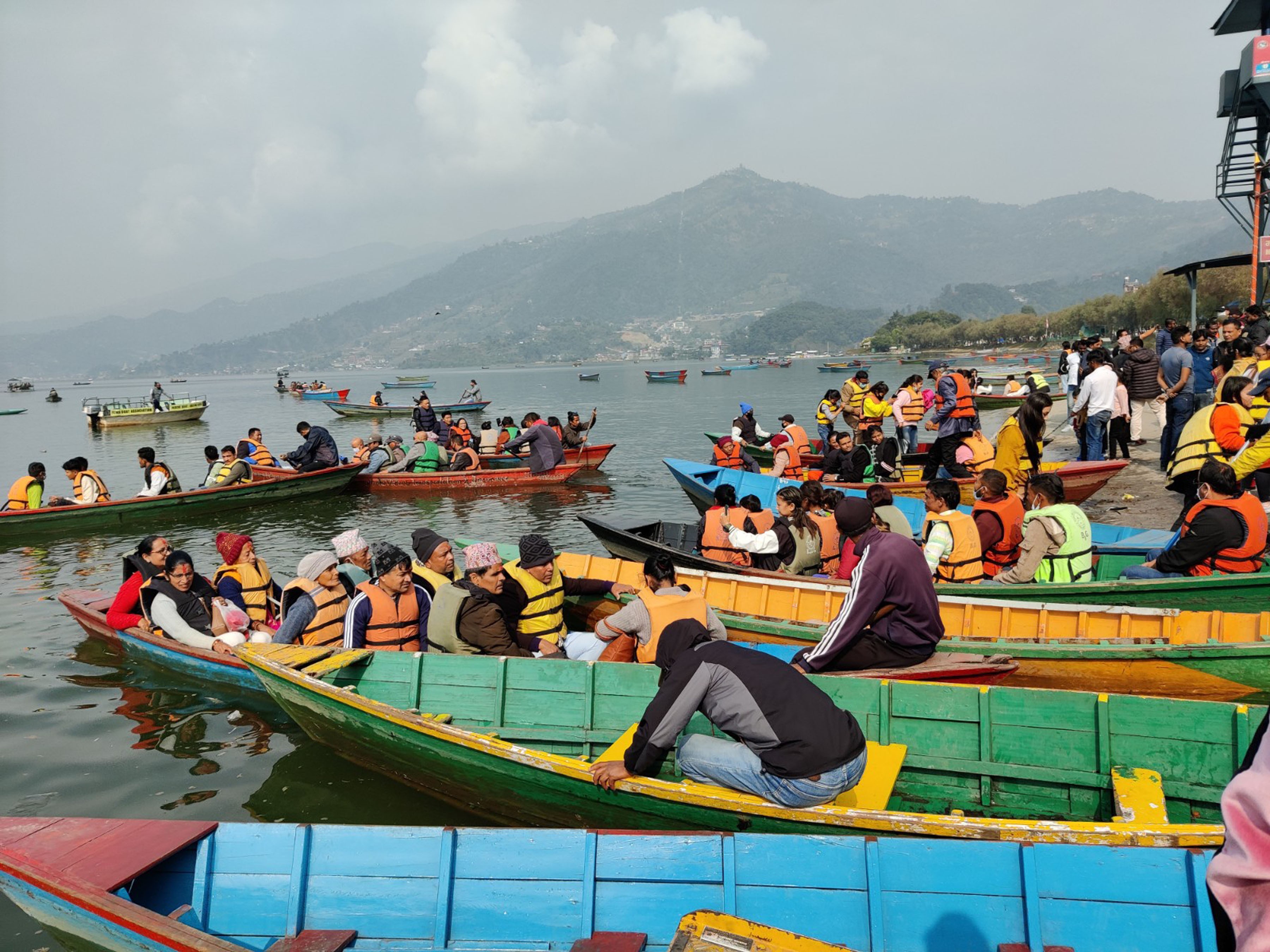 पोखरामा आन्तरिक पर्यटकको भिड