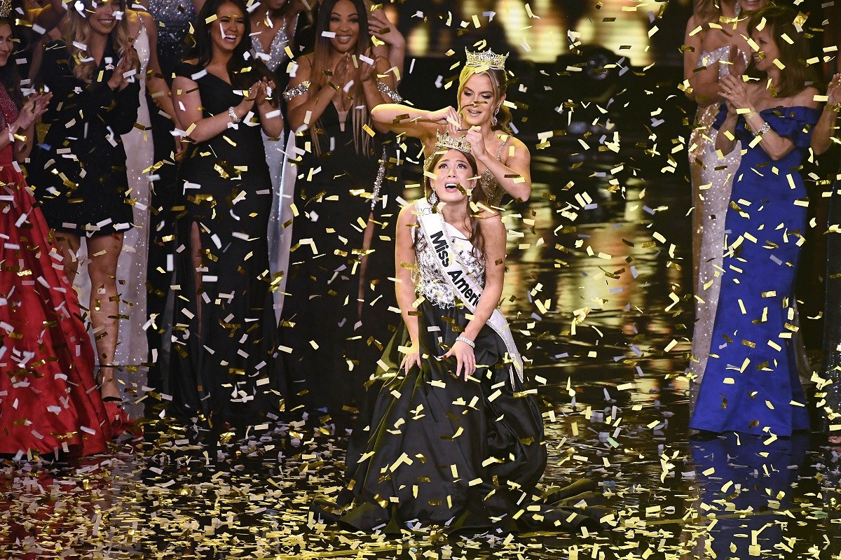 Miss Alaska, Emma Broyles, crowned Miss America