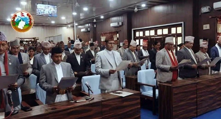 मधेश र सुदूरपश्चिम प्रदेश सभाका सदस्यले लिए पद तथा गोपनीयताको शपथ