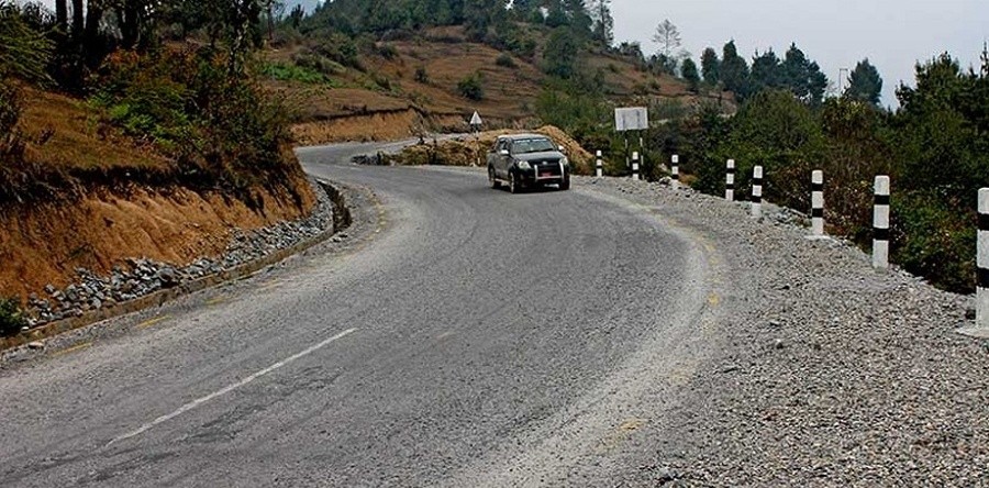 पोखरा—बाग्लुङ राजमार्गमा यातायात बन्द गरेर सडक स्तरोन्नति गरिँदै