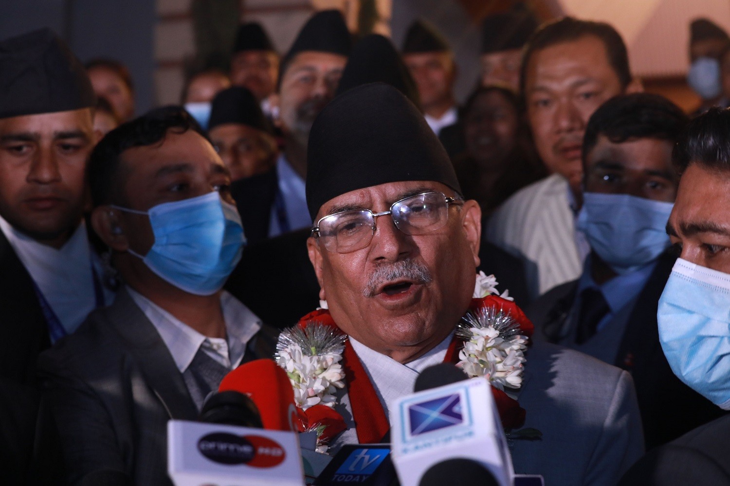 सरकारी विदामा पुनर्विचार गर्नुपर्ने प्रधानमन्त्री प्रचण्डको भनाइ