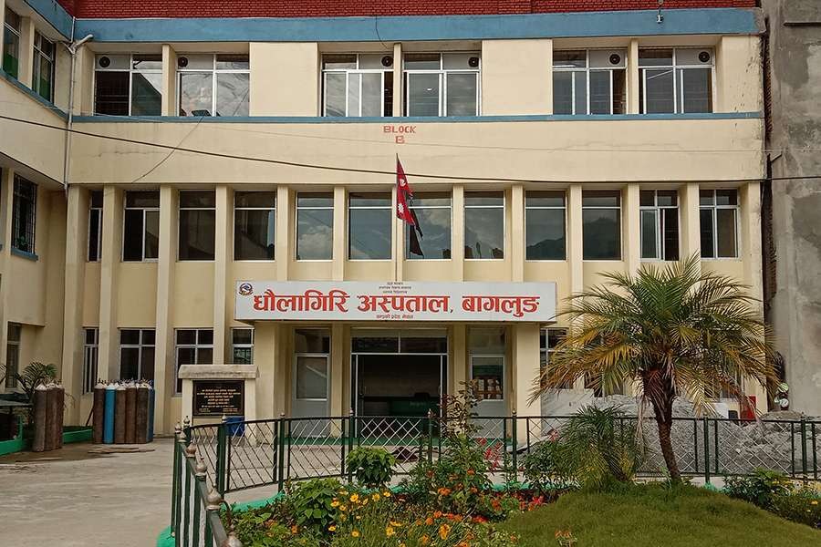 चिकित्सक अभावले धवलागिरि अस्पतालको सेवा प्रभावित